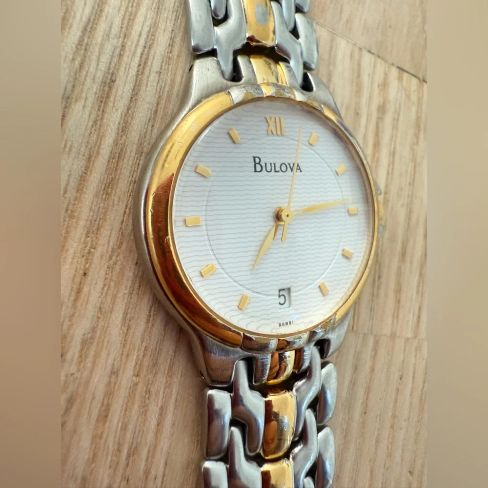 Bulova mens two tone dress watch NEW BATTERY